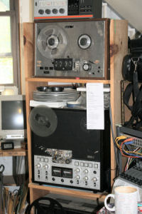 Simple shelf for tape machines