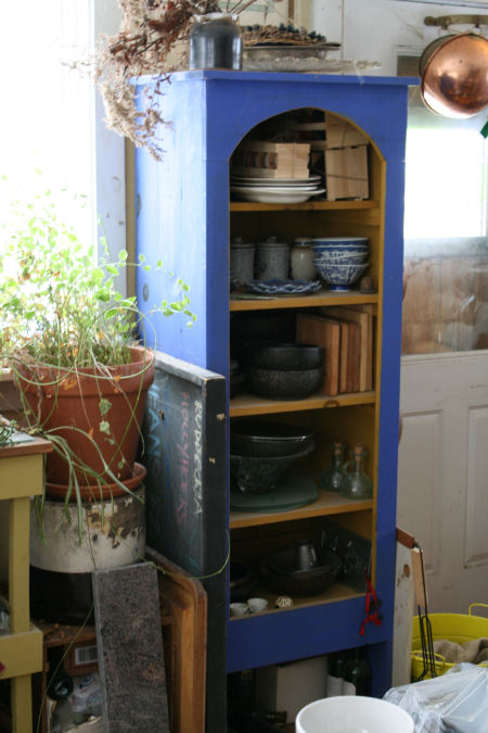 Blue cabinet to hold heavy bowls