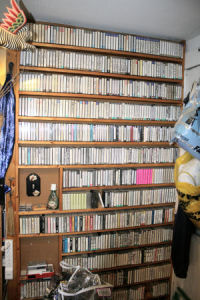 Simple shelf for cassettes