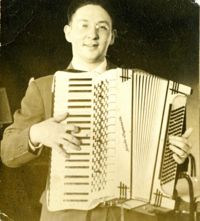 Alfred Mayer with Accordion